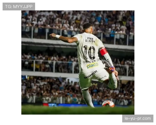 内马尔双脚能力展示：技术全面性持续提升