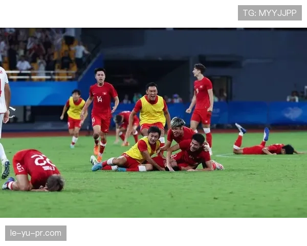 亚运会足球赛争议判罚与最新进展