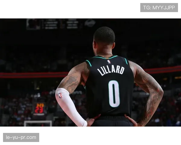 利拉德休赛期还在凌晨四点练投篮,这人是不用睡觉的吗 利拉德休赛期还在凌晨四点练投篮,这人是不用睡觉的吗