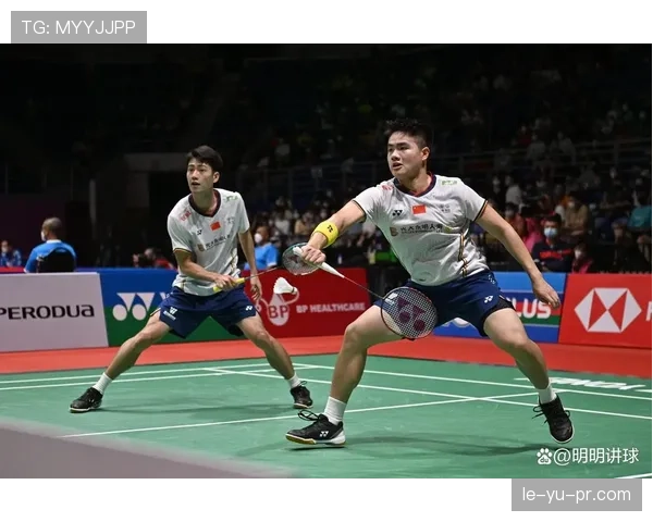 梁伟铿训练完直接啃鸡腿，这自律和放纵的切换也太真实了