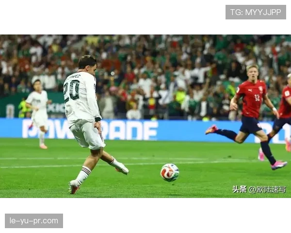 墨西哥3-0击败捷克:小组赛收官后进入世界杯32强 墨西哥3-0击败捷克:小组赛收官后进入世界杯32强